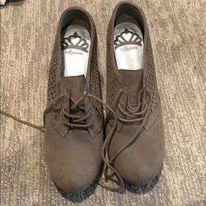 Feralicious wegdes never worn